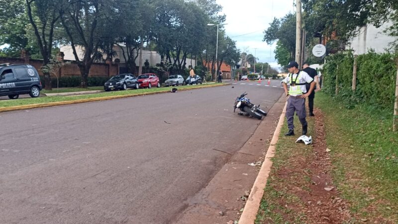 Un hombre despistó con la moto sobre avenida Andresito y falleció: se sospecha que lo tocó un auto
