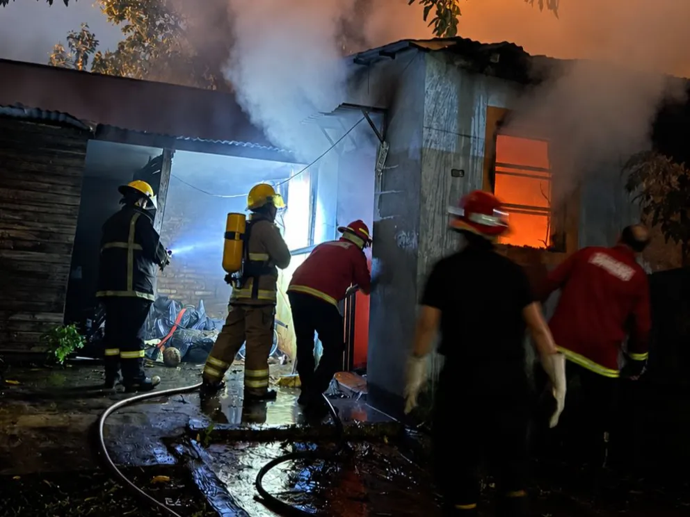Investigan la muerte de un hombre en el incendio de su casa