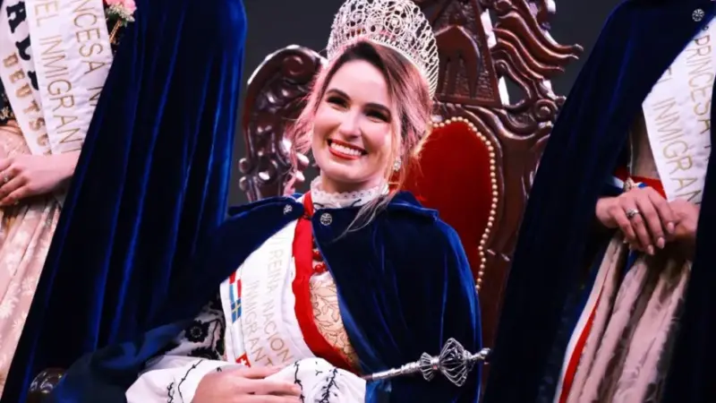 Melina Belén Lovello, de la colectividad Polaca, fue electa Reina Nacional del Inmigrante
