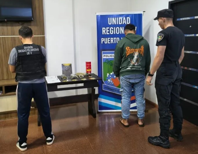 Para eso son buenos: quiso meter marihuana a la comisaría en un paquete de yerba