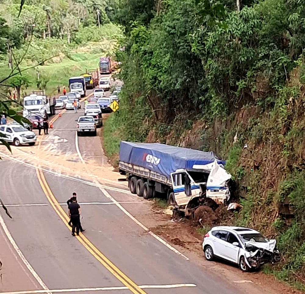 Un camionero en grave estado tras choque múltiple de seis vehículos